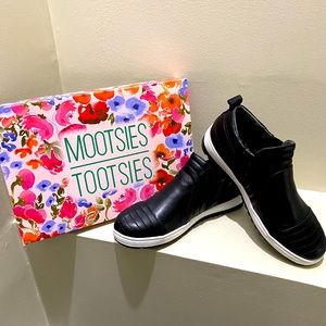 NWT Mootsies Tootsies Casual Shoe